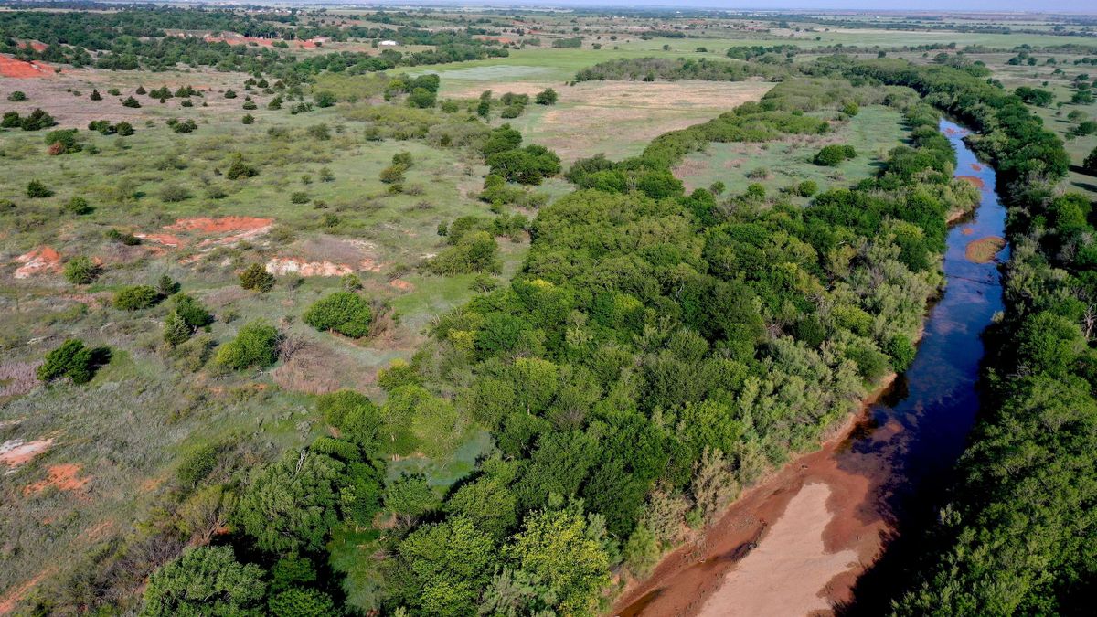 Recreational Getaway With River And Ponds Whitetail Properties