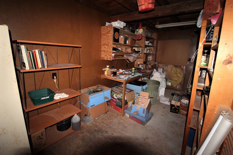 041 pantry sitting just behind the kitchen