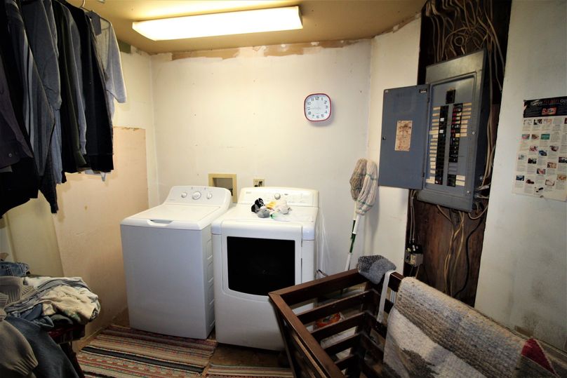 042 full utility room area