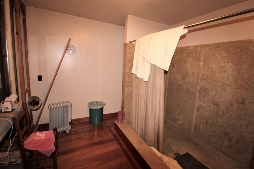 044 upstairs double shower bathroom