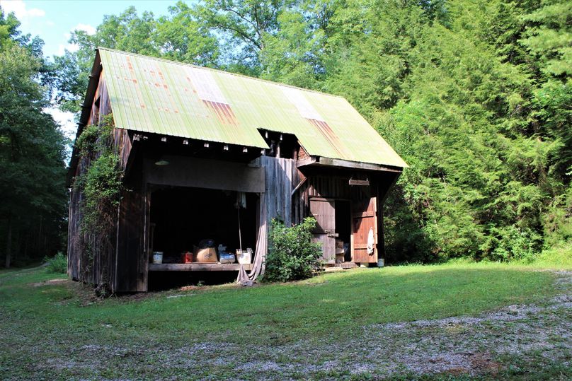 006 the entrance side to the barn