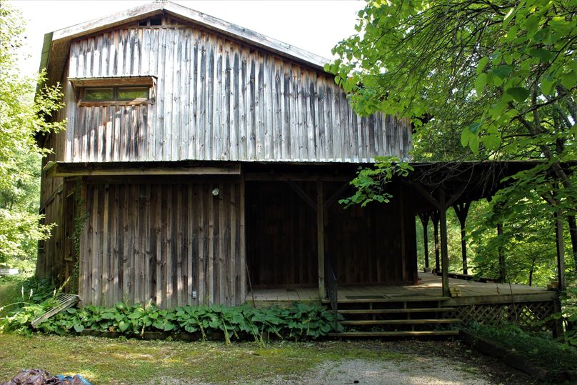 017 the cabin entrance from the north side