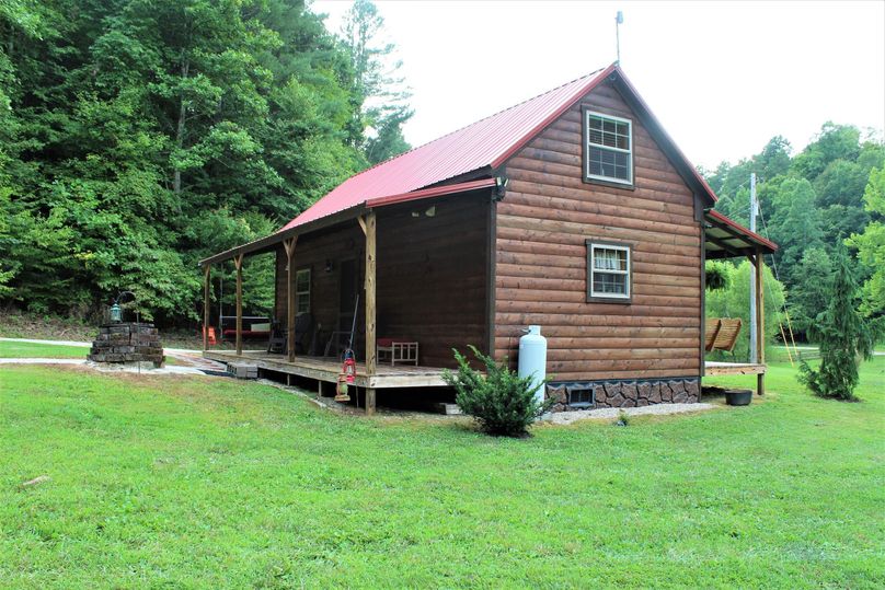 024 back left view of the cabin