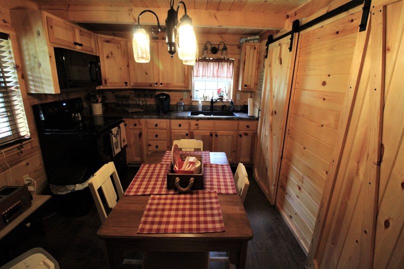 043 the kitchen area with all the amenities