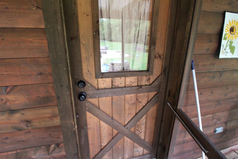 040 hand-made solid wood doors on both front and back