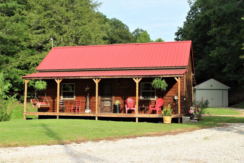 036 front view of the cabin from the driveway