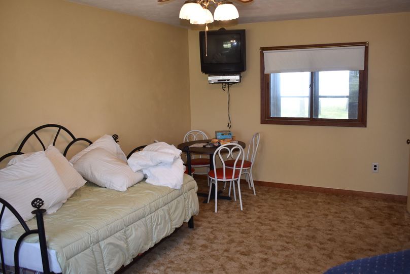 13 (12 x21  bedroom)