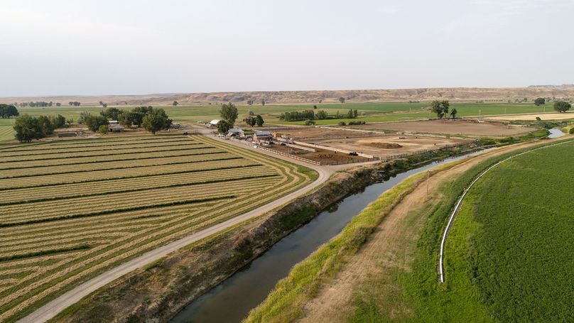 Creekandhouseoverview