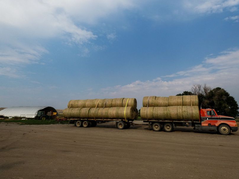 Haybalestrucksidelots