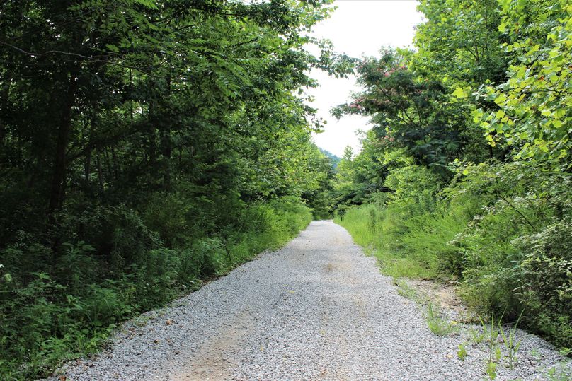013 view of the gravel road access coming in from the northwest