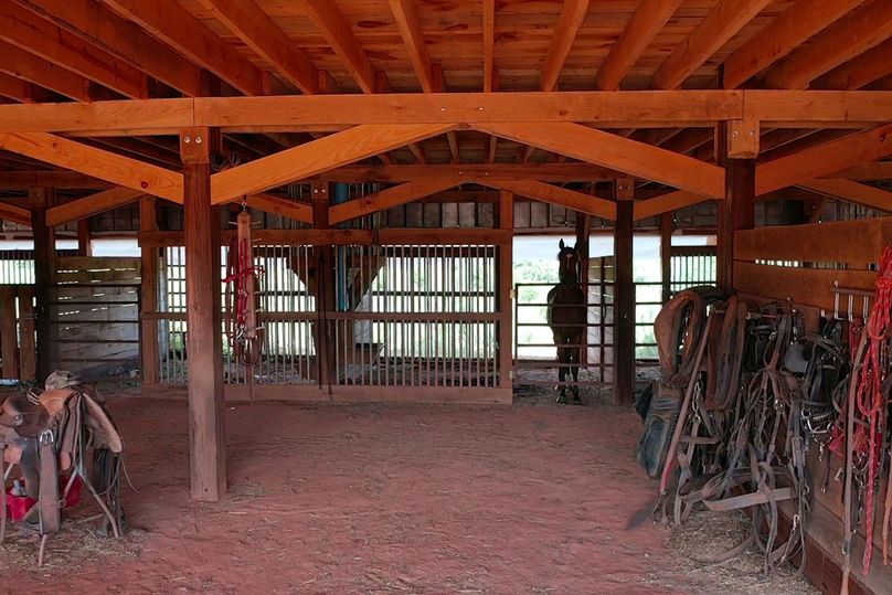 016 barn interior