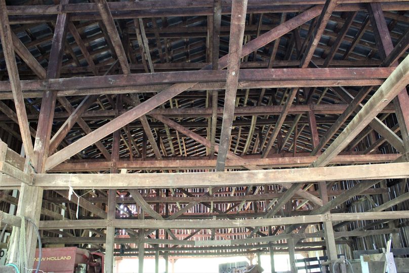 028 the upper loft area of the barn where tobacco use to hang