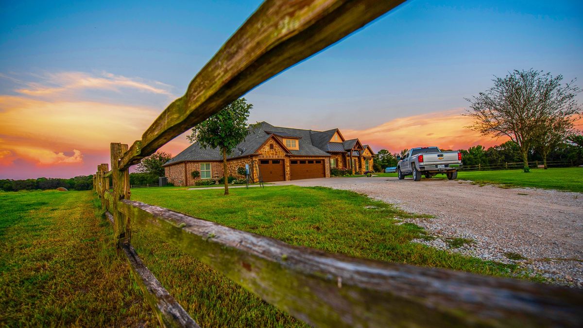 Custom House With Acreage And Lake Palestine Frontage Whitetail