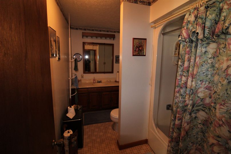 039 main bathroom, 1st door on the left in the hallway