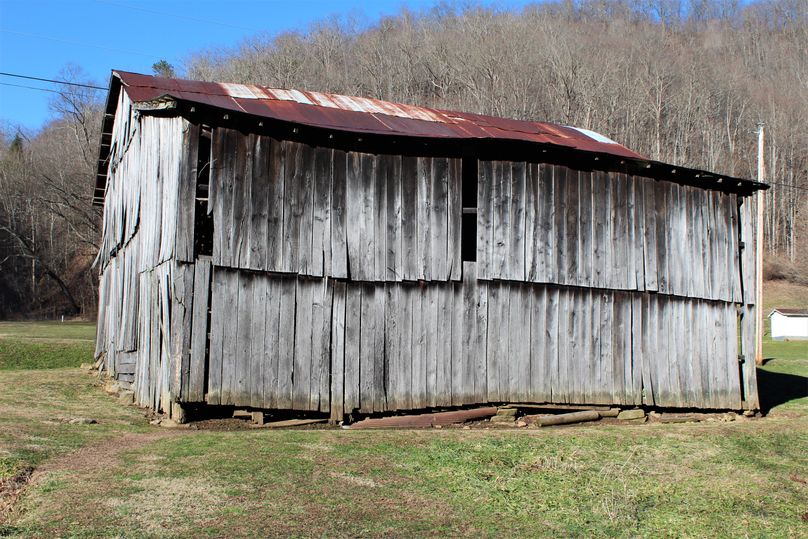 004 the old tobacco barn, with many years of good life left