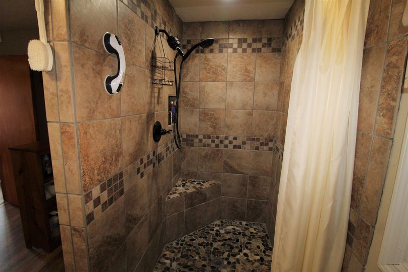 038 newly renovated shower
