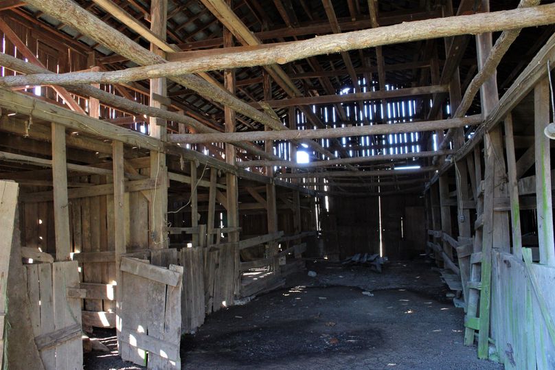 014 inside view of the barn, used for hanging tobacco