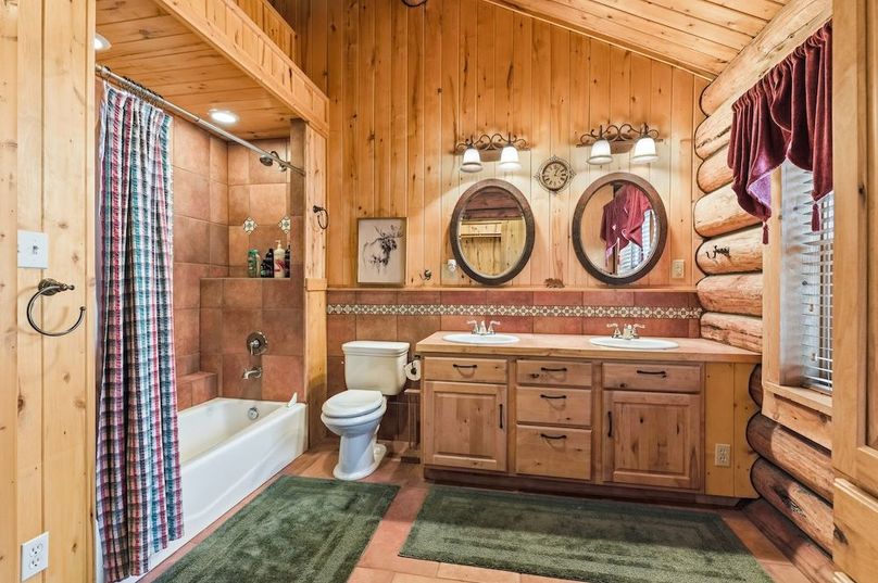 014 - Primary En Suite Bath