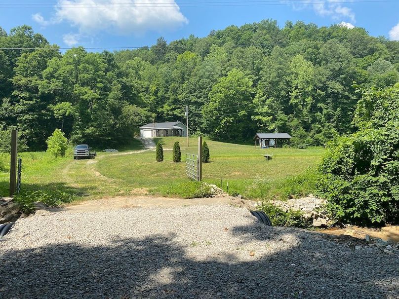 026 view of the barndo and pond as you enter from Cow Branch Road copy