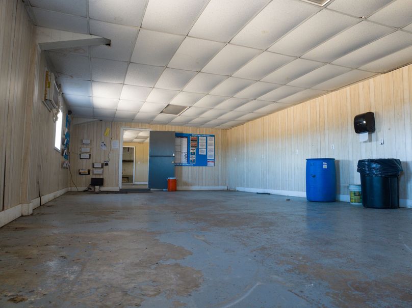 Monroe County 21.13 +- Warehouse-21