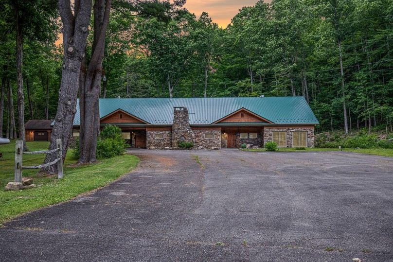 DeerHeadInn1-Twilight