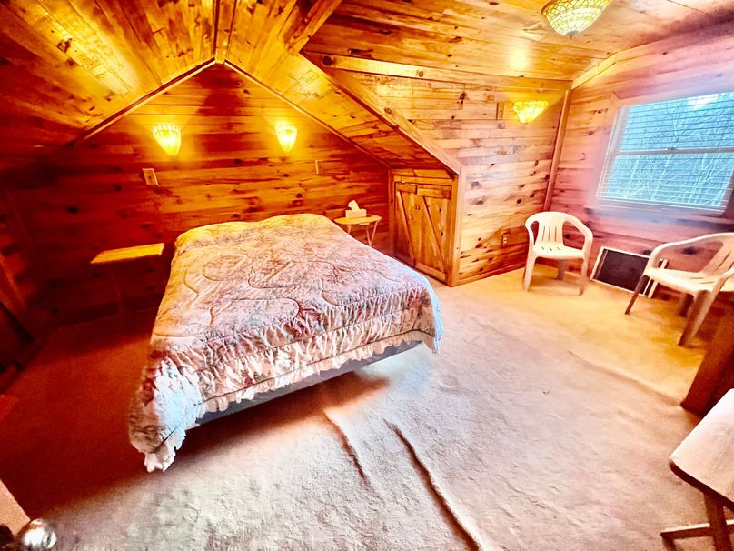 Hidden Cabins Bordering Cherokee National Forest Overlooking Hampton