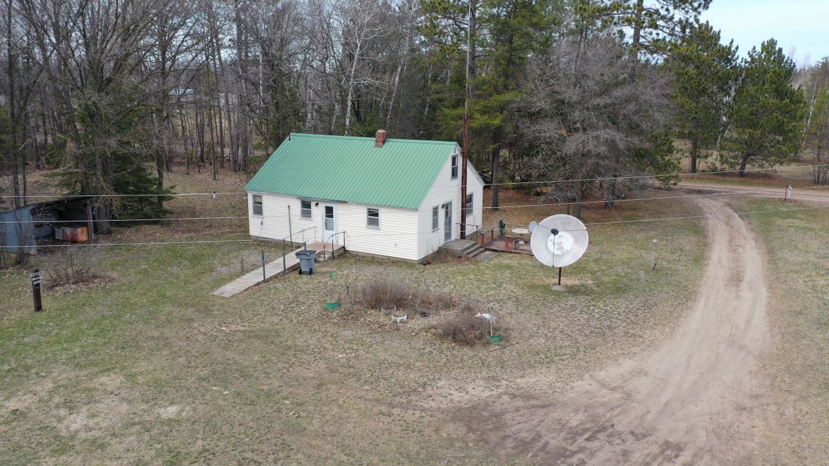 Hunting Property Complete With Home, Barn, And Outbuildings Whitetail