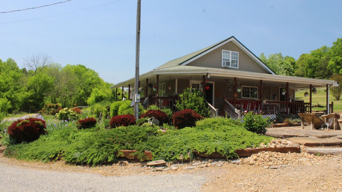 Home And Barn On Timber Tract Near Columbia KY Whitetail Properties