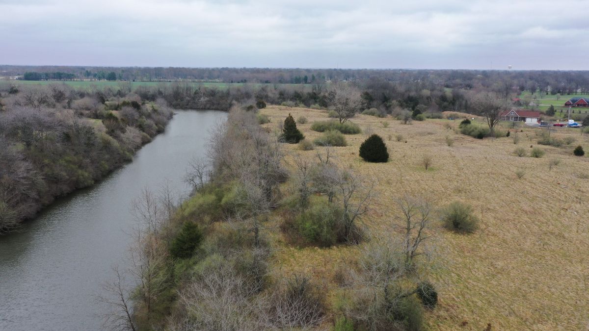 Lake Front Recreational Property Just West Of Du Quoin Whitetail