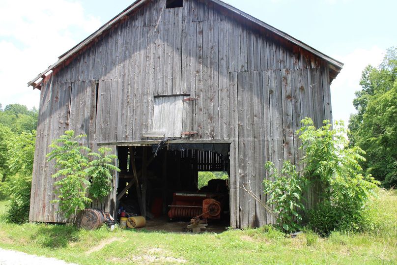 010 2nd barn at the southern field edge
