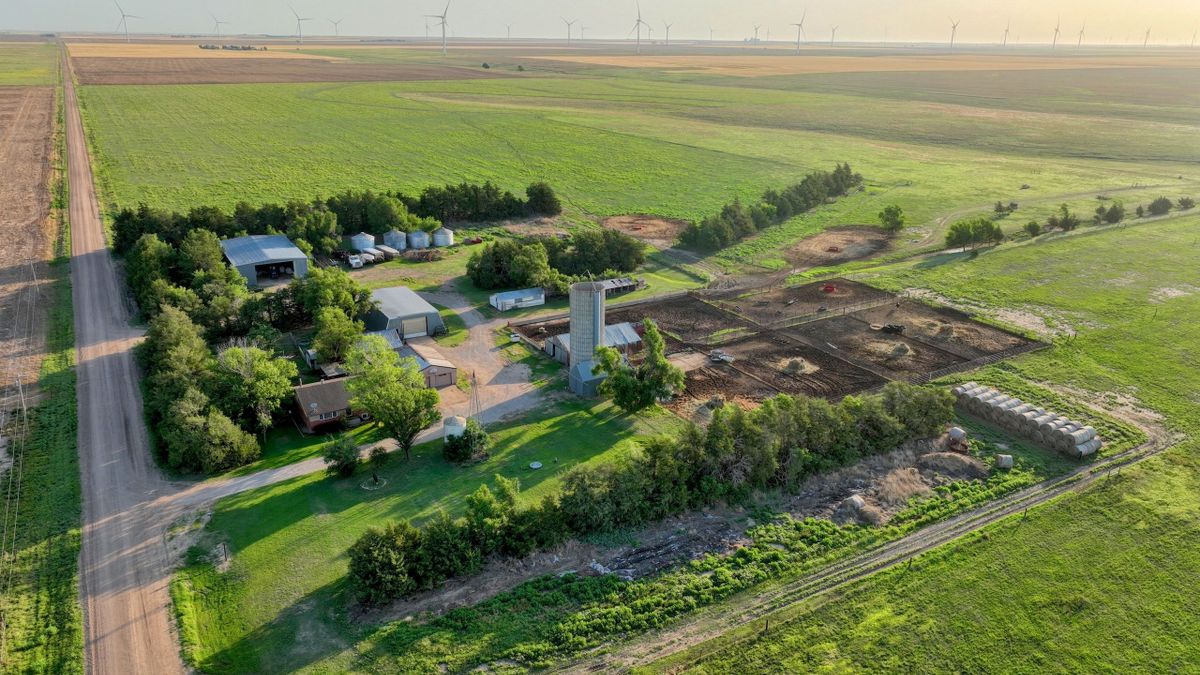 The Crooked Creek Ranch Southwest Of Dodge City Kansas Whitetail Properties