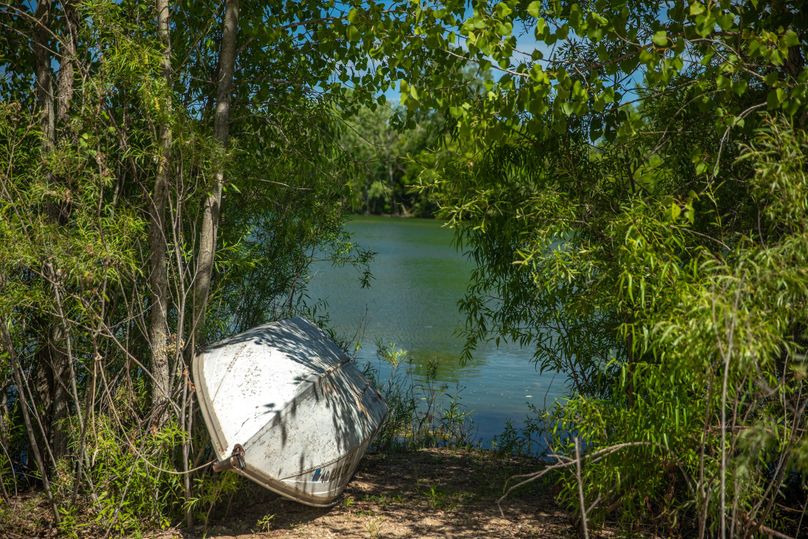 18 Landing and row boat