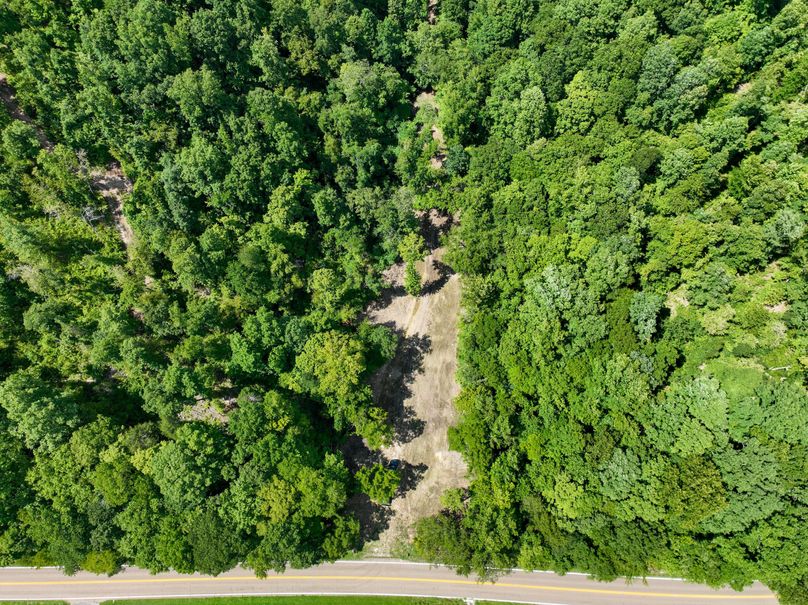 Perry 166 003 Easy access of paved road