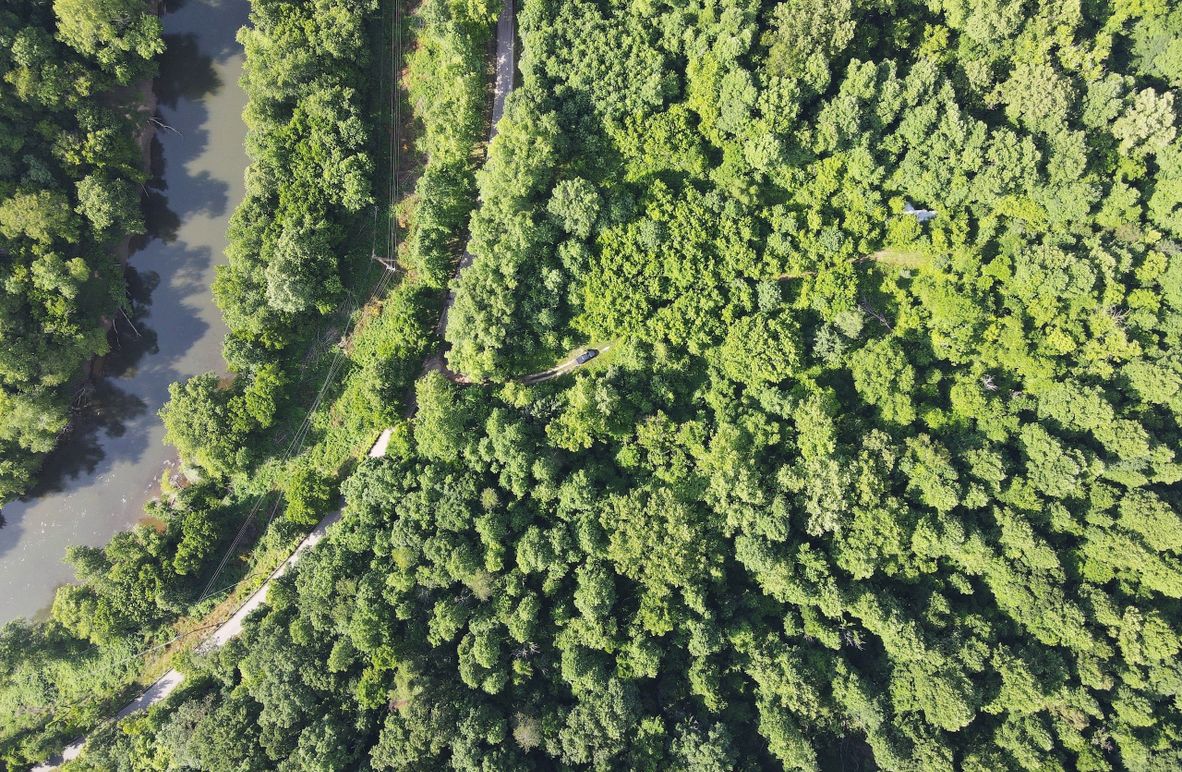 005 birds eye view looking straight down on the property entrance and Levisa Fork