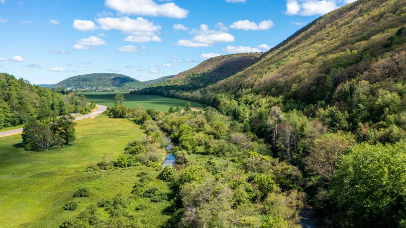 Schuyler_33.10_Ennis_Photo28