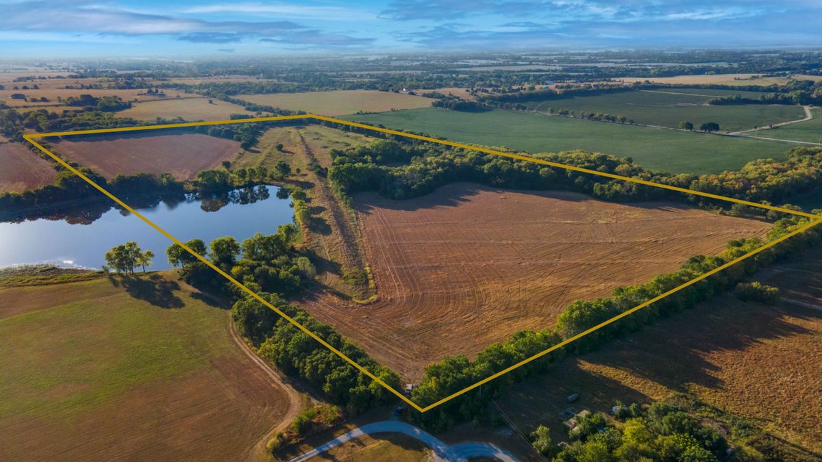 Hunting And Cropland Acres With Build Sites Near Wichita Whitetail