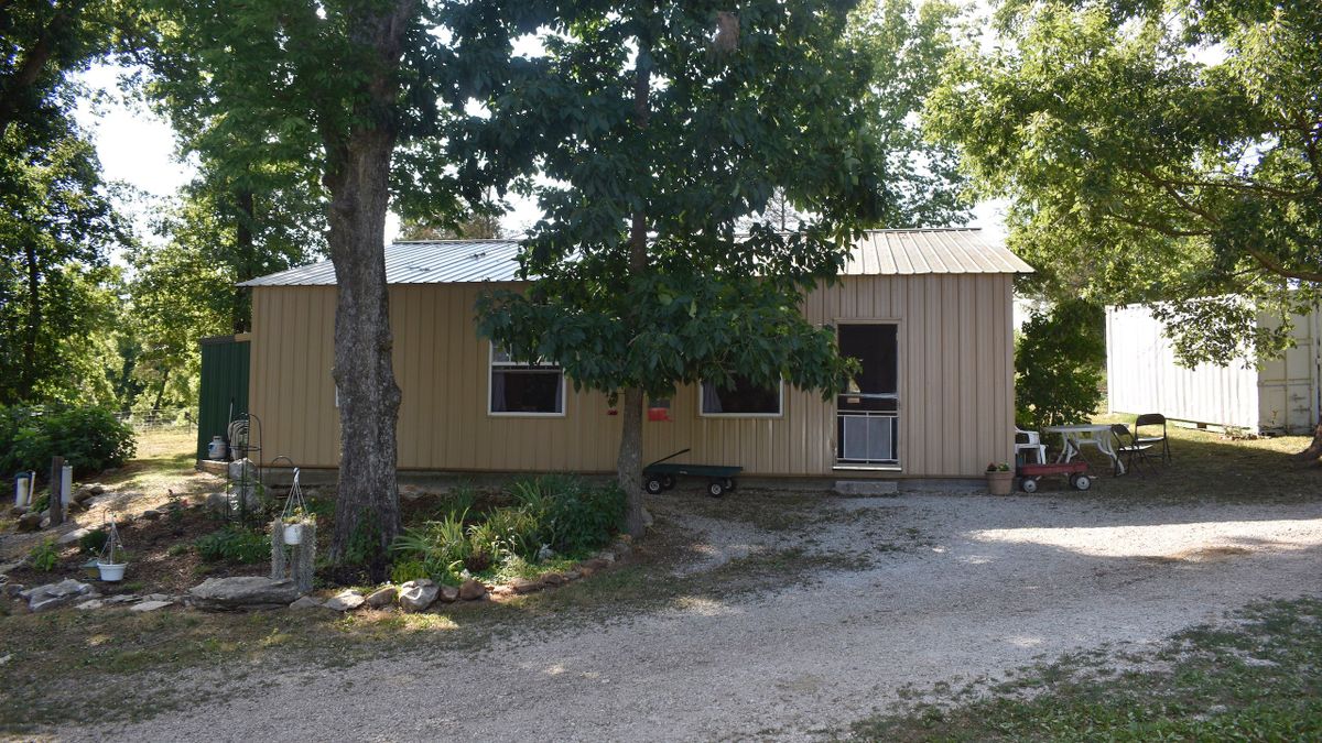 Combination Farm Close To Popular Lakes And Lucas Oil Speedway