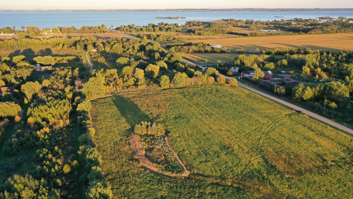 Buildable County Acreage Between Oshkosh And Fond Du Lac Near Lake