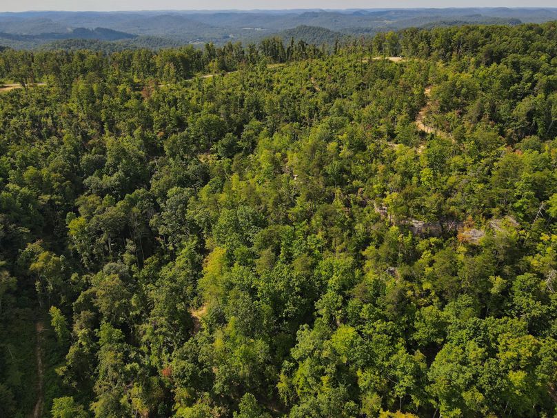 001 gorgeous overview of the property with awesome rock outcroppings