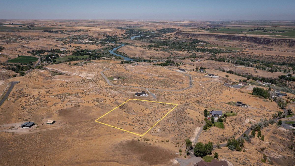 Elevated Building Lot In South Terrace Subdivision Near Buhl