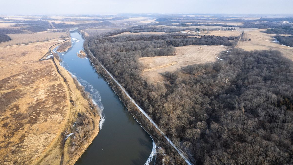 Managed Iowa Hunting Farm Overlooking The Maquoketa River Whitetail