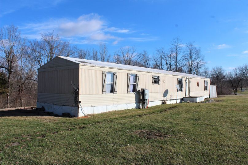 028 view of the mobile home from the southwest corner