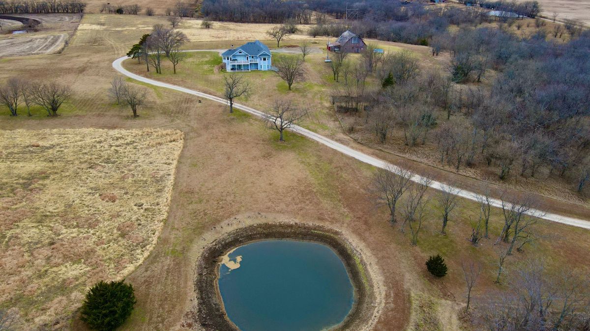 Country Living With A View! Only 20 Minutes From Topeka Whitetail
