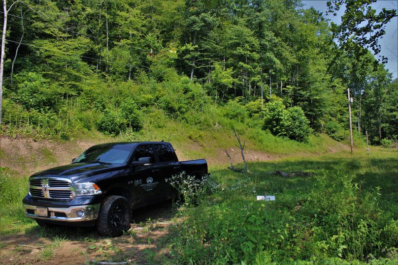 014 property entrance directly off the pavement county road