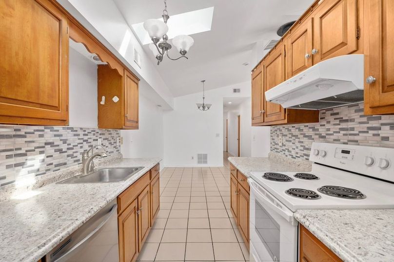 28-32-web-or-mls-279 Poplar Rd interior-15