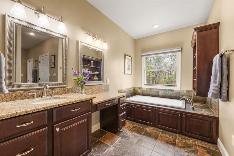 27-2278 Lower Rinehart Rd 002