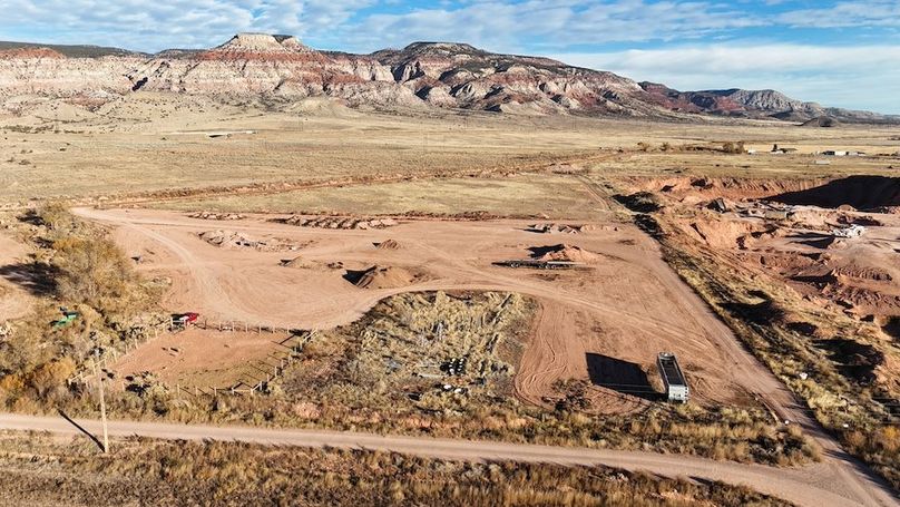 Sevier 60 Gravel and Yard02