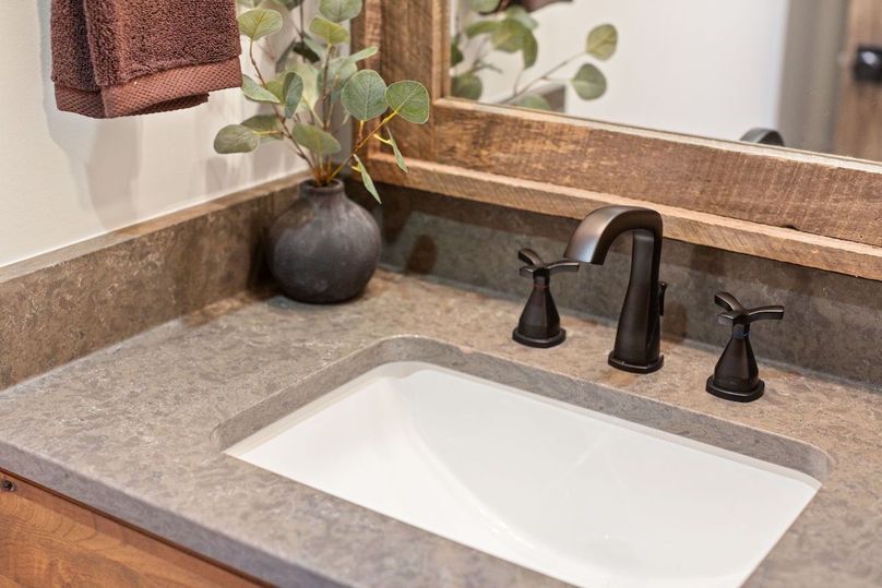 47-web-or-mls-6400 Golf Club Drive-49