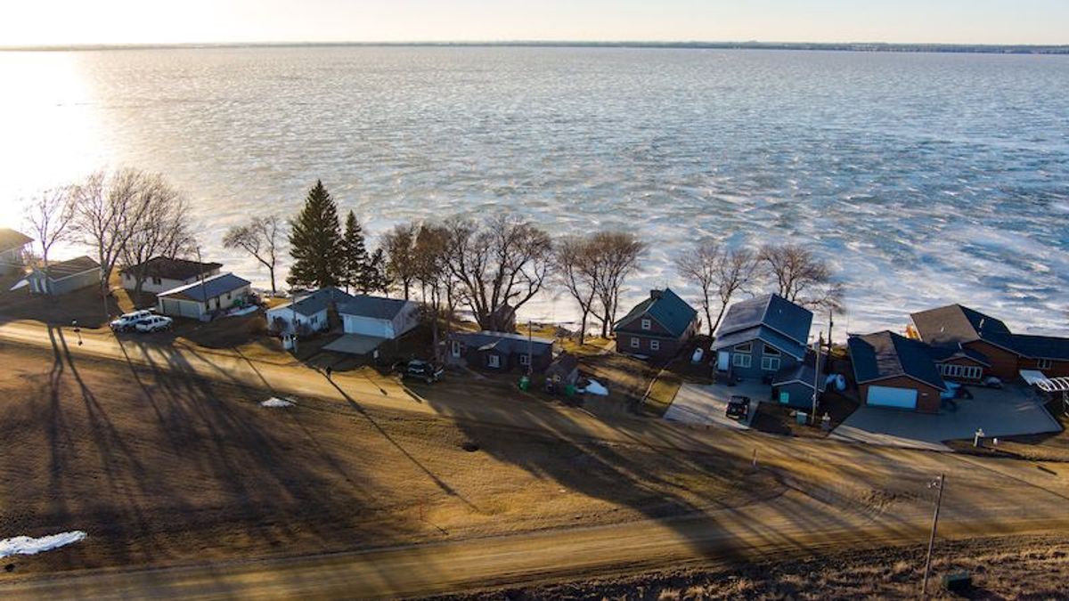 Charming Lake Cabin On Lake Poinsett Whitetail Properties