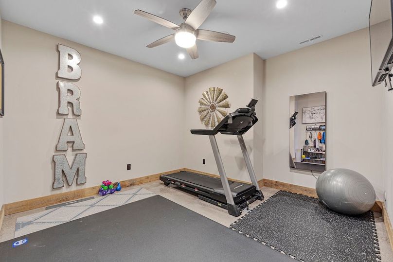 Pic 52  Workout room_lower